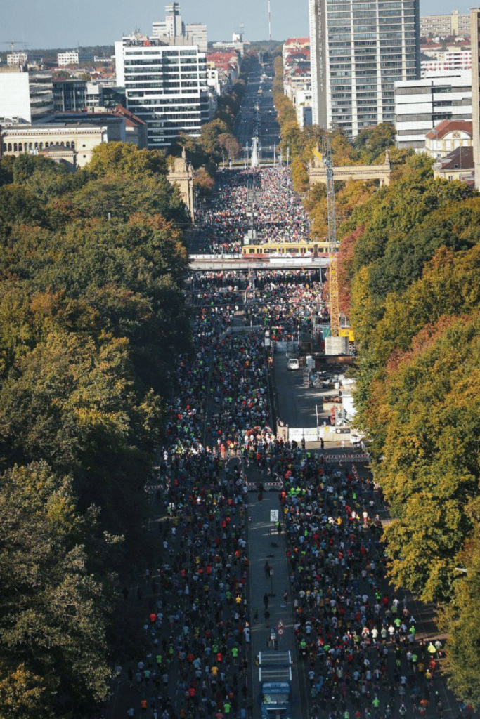 First mile of the marathon in Tiergarten