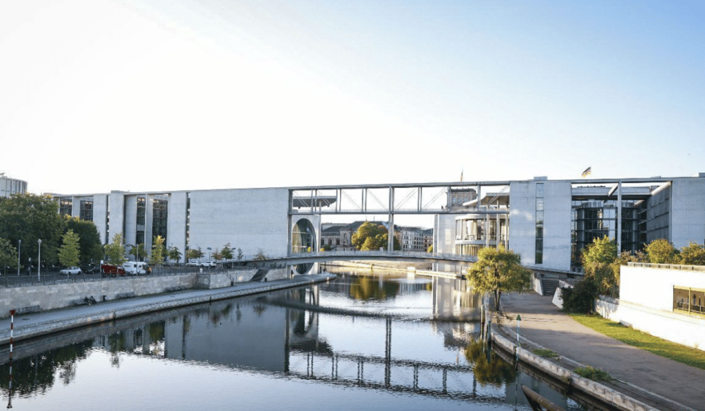 German Parliament, Spree River