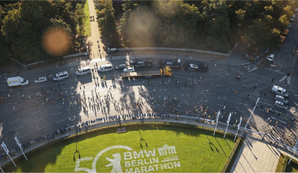 Runners at Victory Column circle, Tiergarten