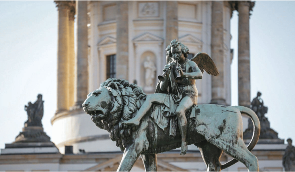 Sculpture in Gendarmentmarkt Square