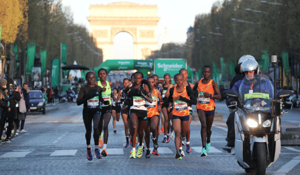 Elite women runners at the beginning of the marathon