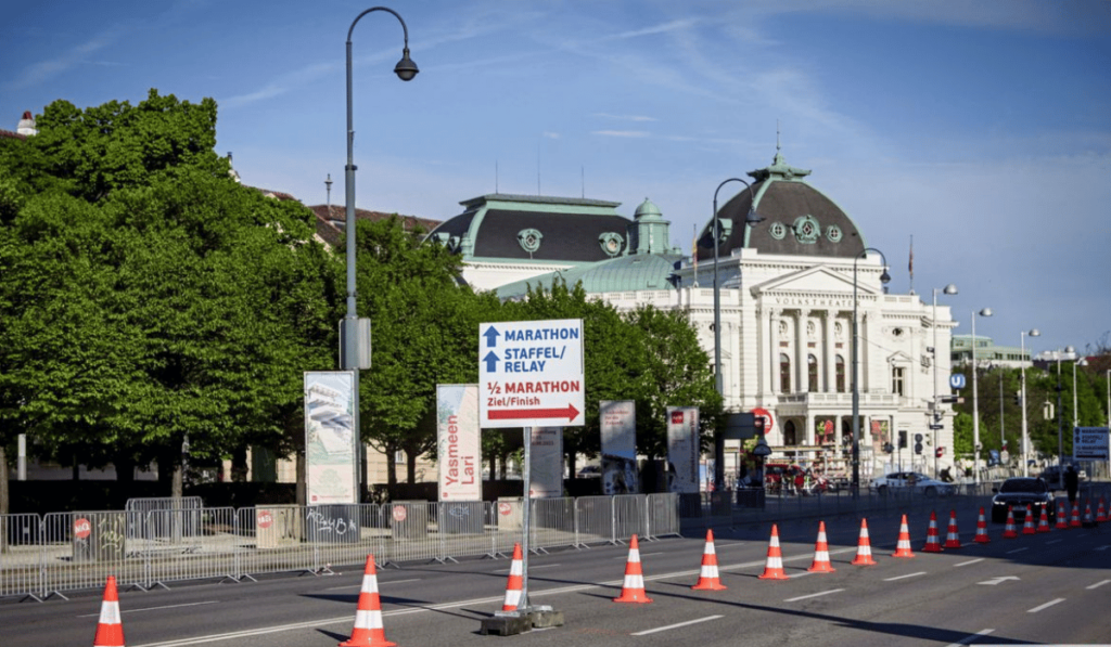 Vienna Marathon Half Point Mark