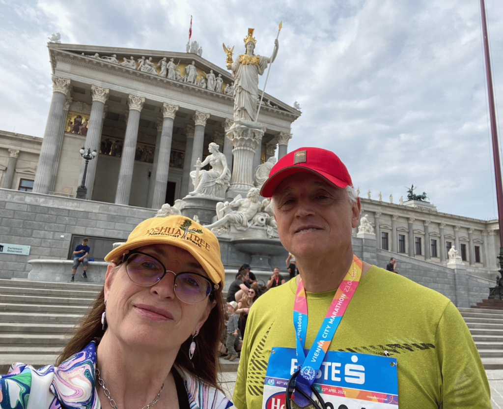 With fan after the race in front of the Austrian Parliament building